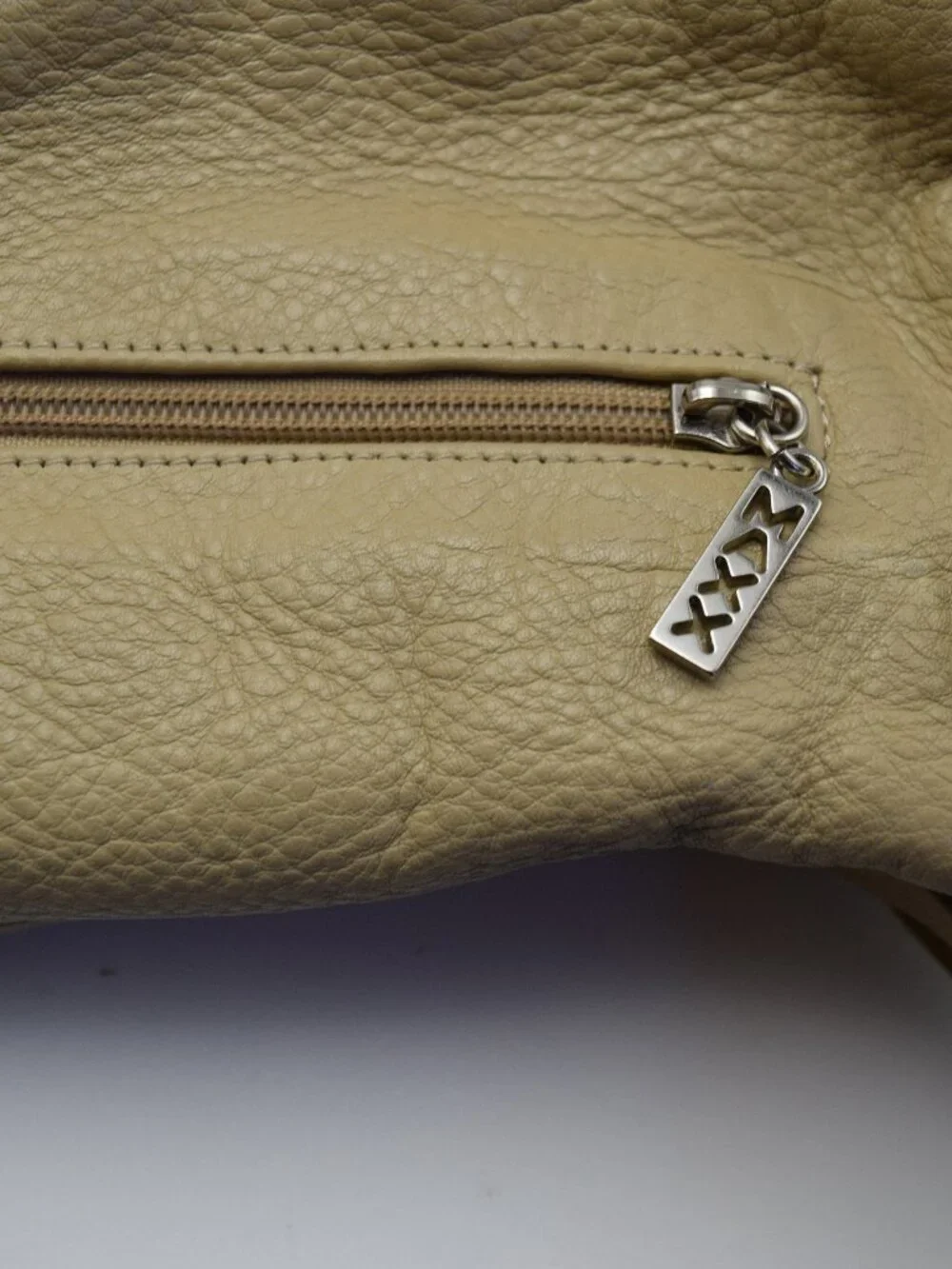 Maxx New York Beige Pebbled Leather Hobo Shoulder Bag Adjustable Strap Dust Bag